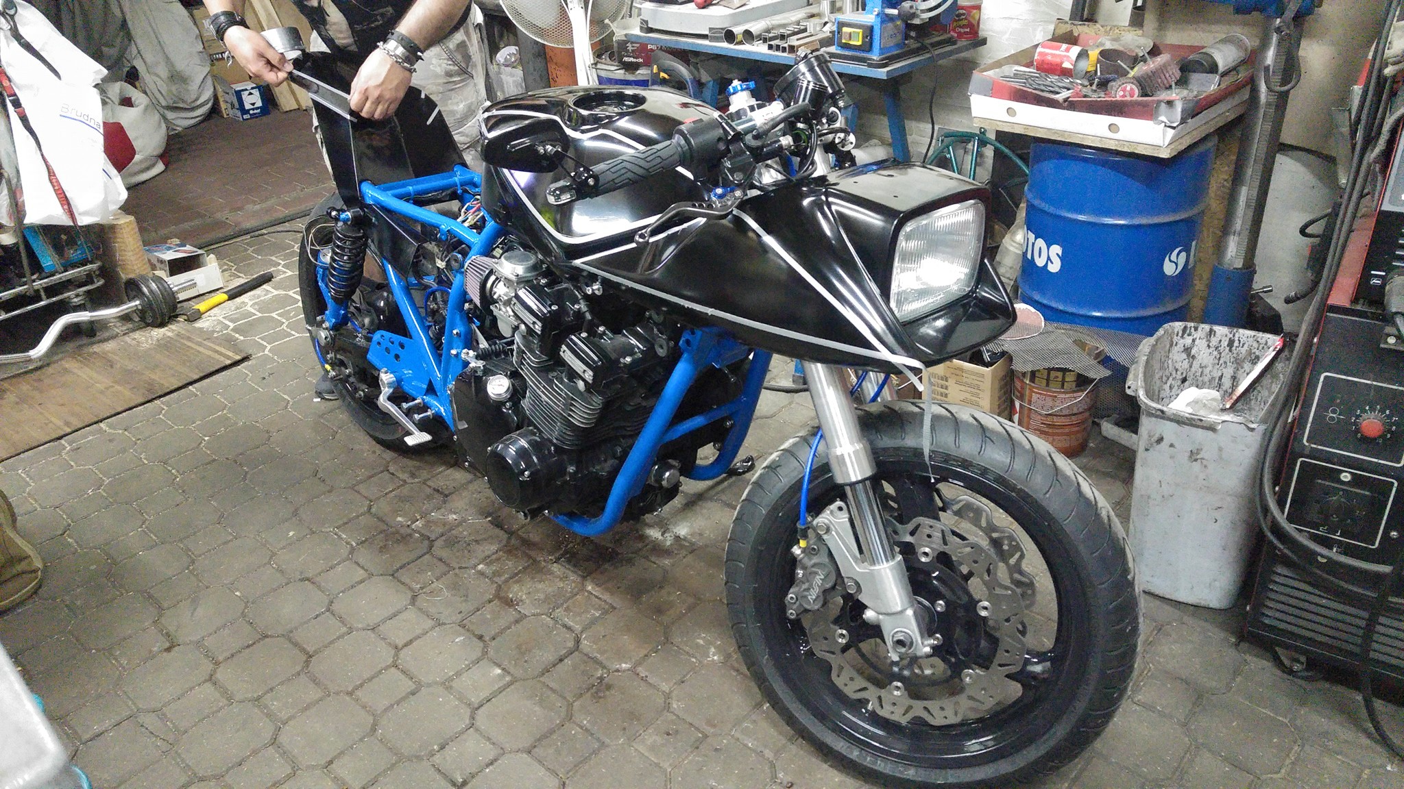 Suzuki GSX750S Katana build