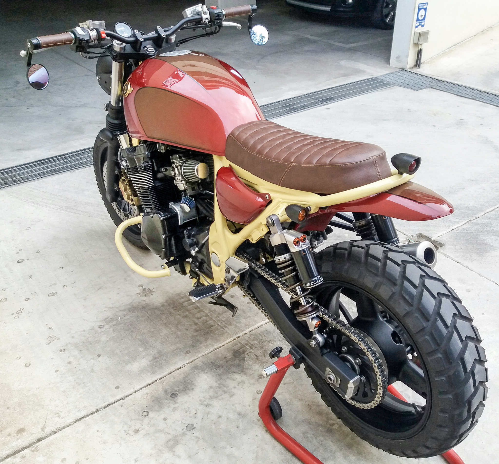 Suzuki GSX 400 Inazuma Scrambler