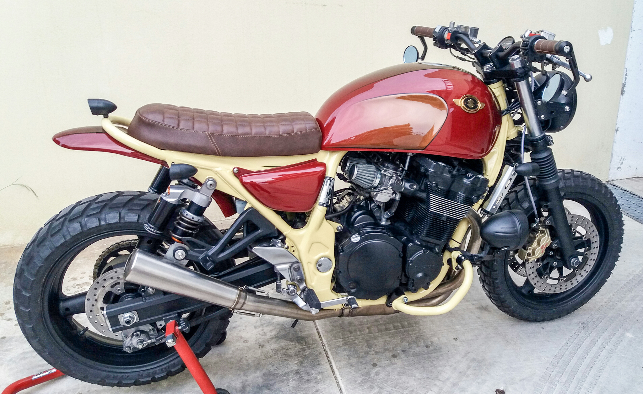 Suzuki GSX 400 Inazuma Scrambler