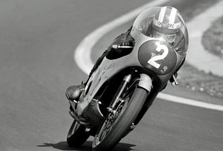 Honda RC166: 6 cylinder racing legend