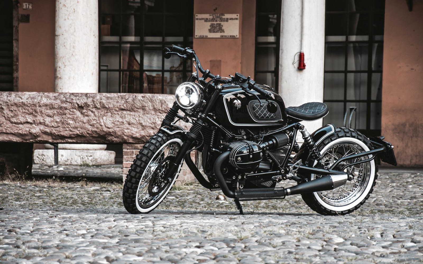 BMW R NineT Retro Scrambler by Ares Design