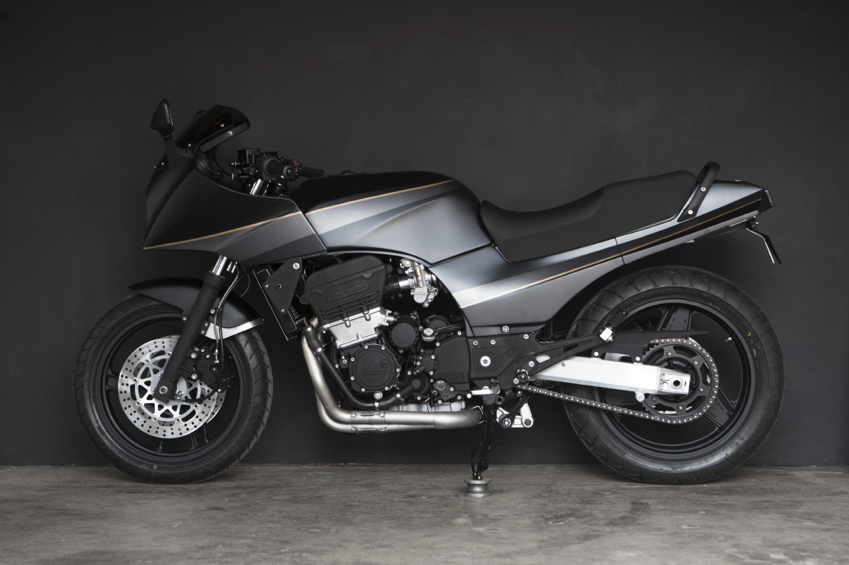 Aktuator vejledning garage Kawasaki GPZ900R "Monkee #83" by WrenchMonkees