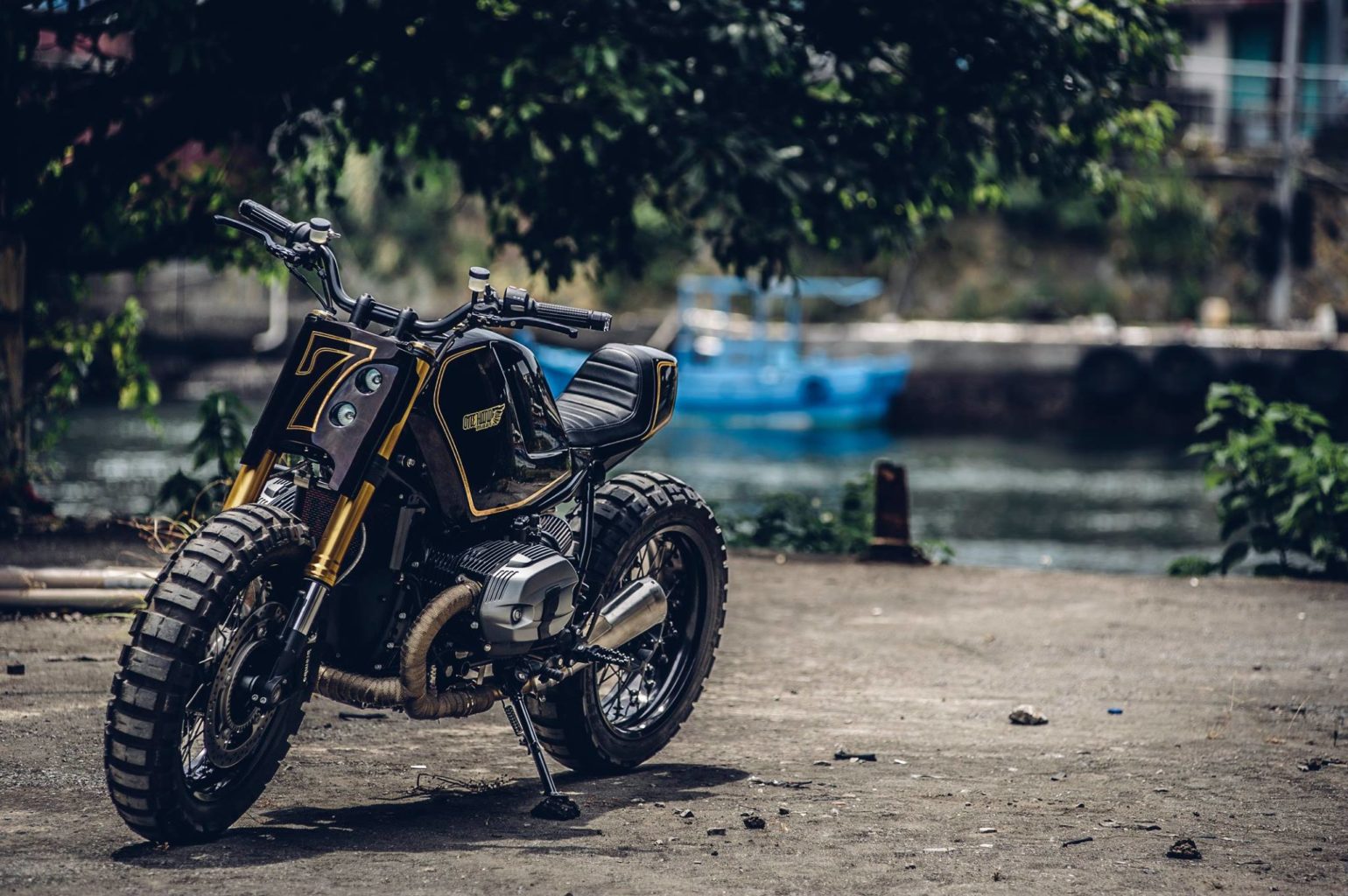 BMW R NineT "Snickers" by Onehandmade