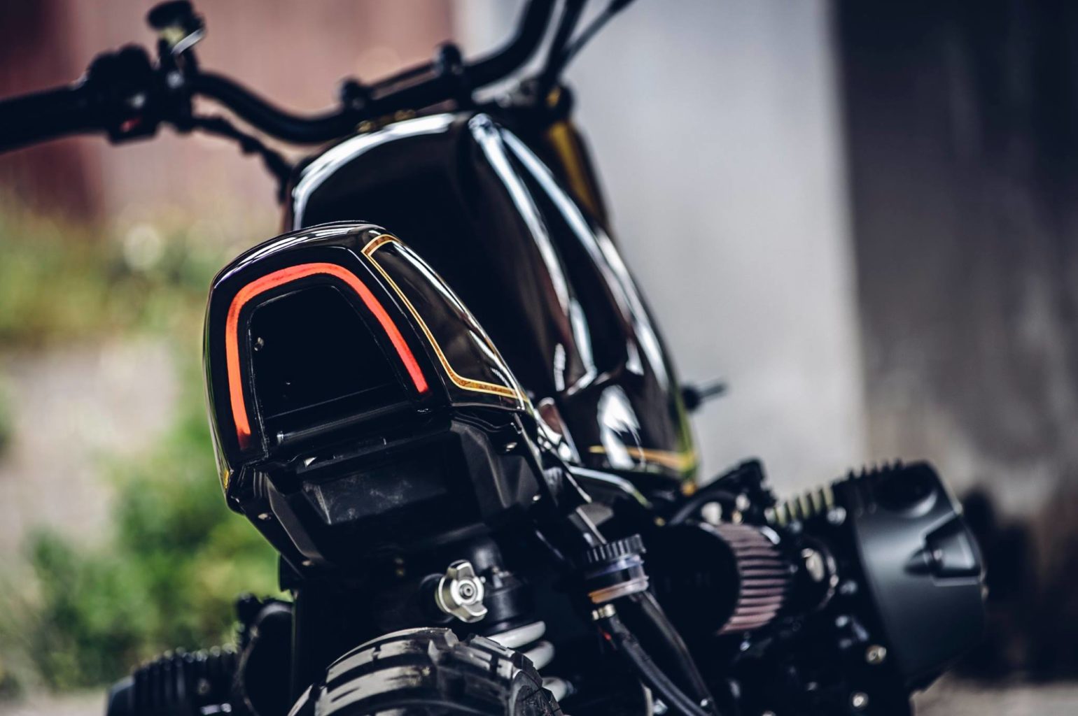 BMW R NineT "Snickers" by Onehandmade