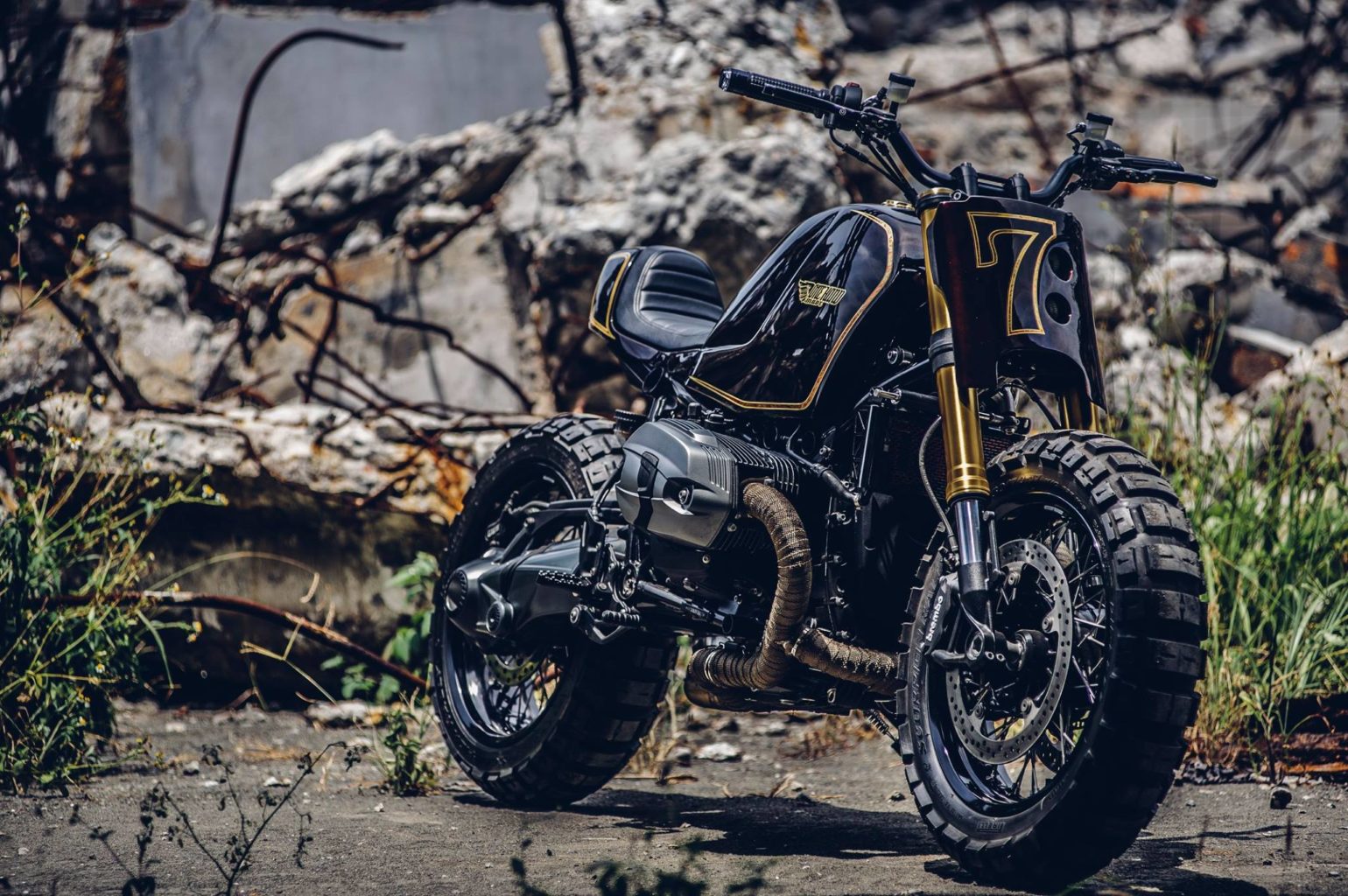 BMW R NineT "Snickers" by Onehandmade